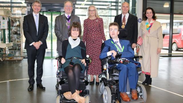 The group photo of the civic party with 2 Treloar's students and the Lord Mayor during the visit to Treloar's.