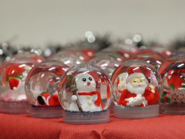 Small snowglobes containing snowmen, Santas, Christmas Trees