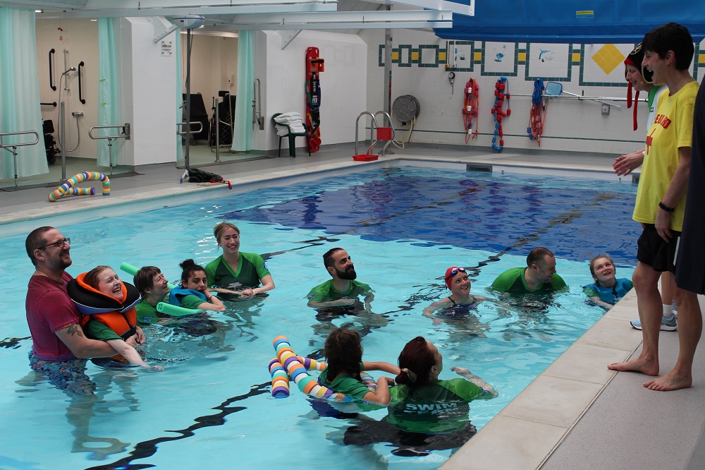 Suzanna Hext with the students in the pool
